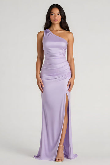 Robe longue de demoiselle d’honneur en satin lilas à une épaule